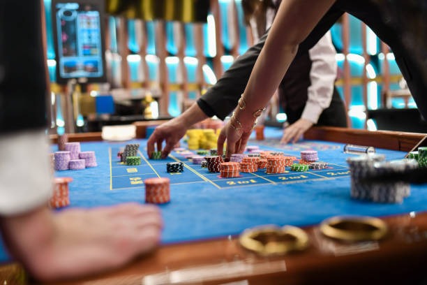 Our dealer manages each round and responds to player questions via sett chat sett live dealer managing Red Tiger round with chat interaction visible